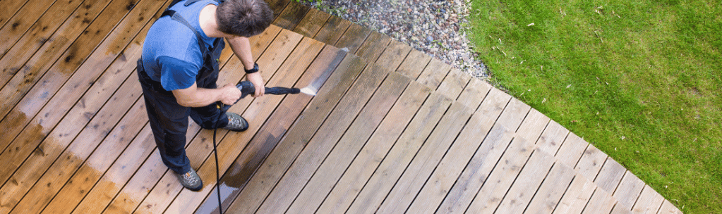 nettoyage terrasse extérieure en bois en vendée